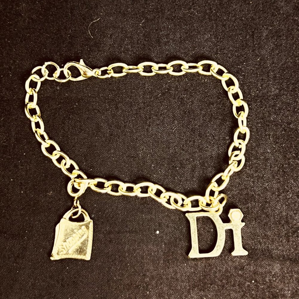 Lot Of 5 Silver Tone/Gold Tone Bracelets (3799) - Picture 6 of 7